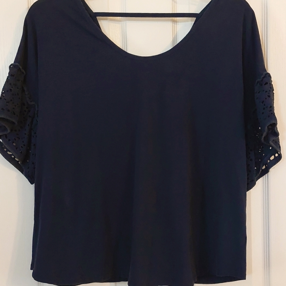 Navy cotton spandex 2x top with lace flare sleeves